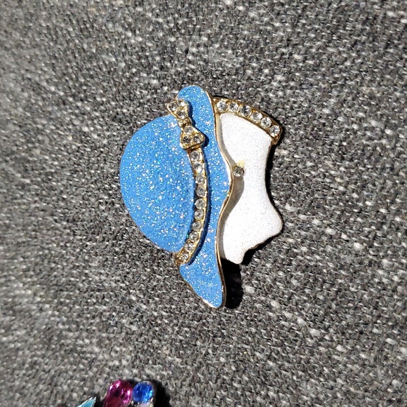 Vintage Blue and Gold Hat On Woman Brooch Sugar Coated Gems Bow - Picture 4 of 4